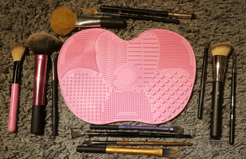 Laver ses pinceaux à maquillage à petit prix